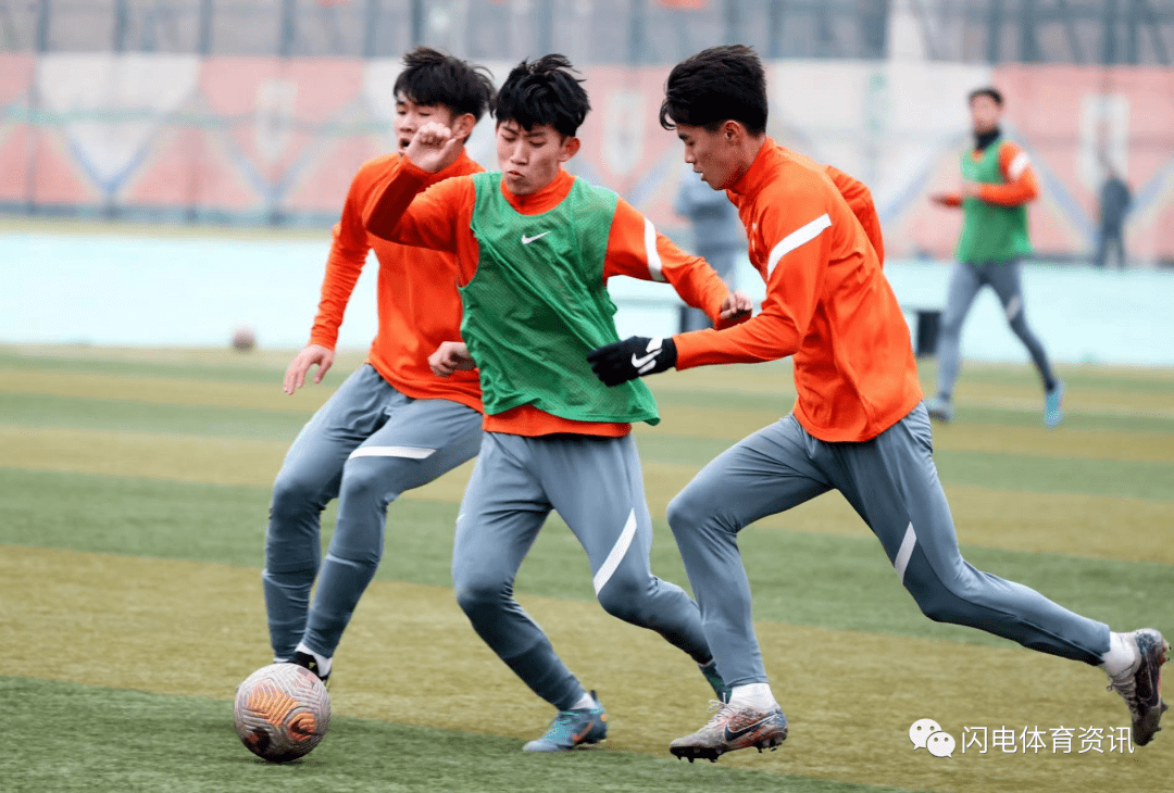 关于自行车友谊赛，闽南玄武队与关中闪电队读秒扳平，体能对抗拉满！锋线火力回暖的信息