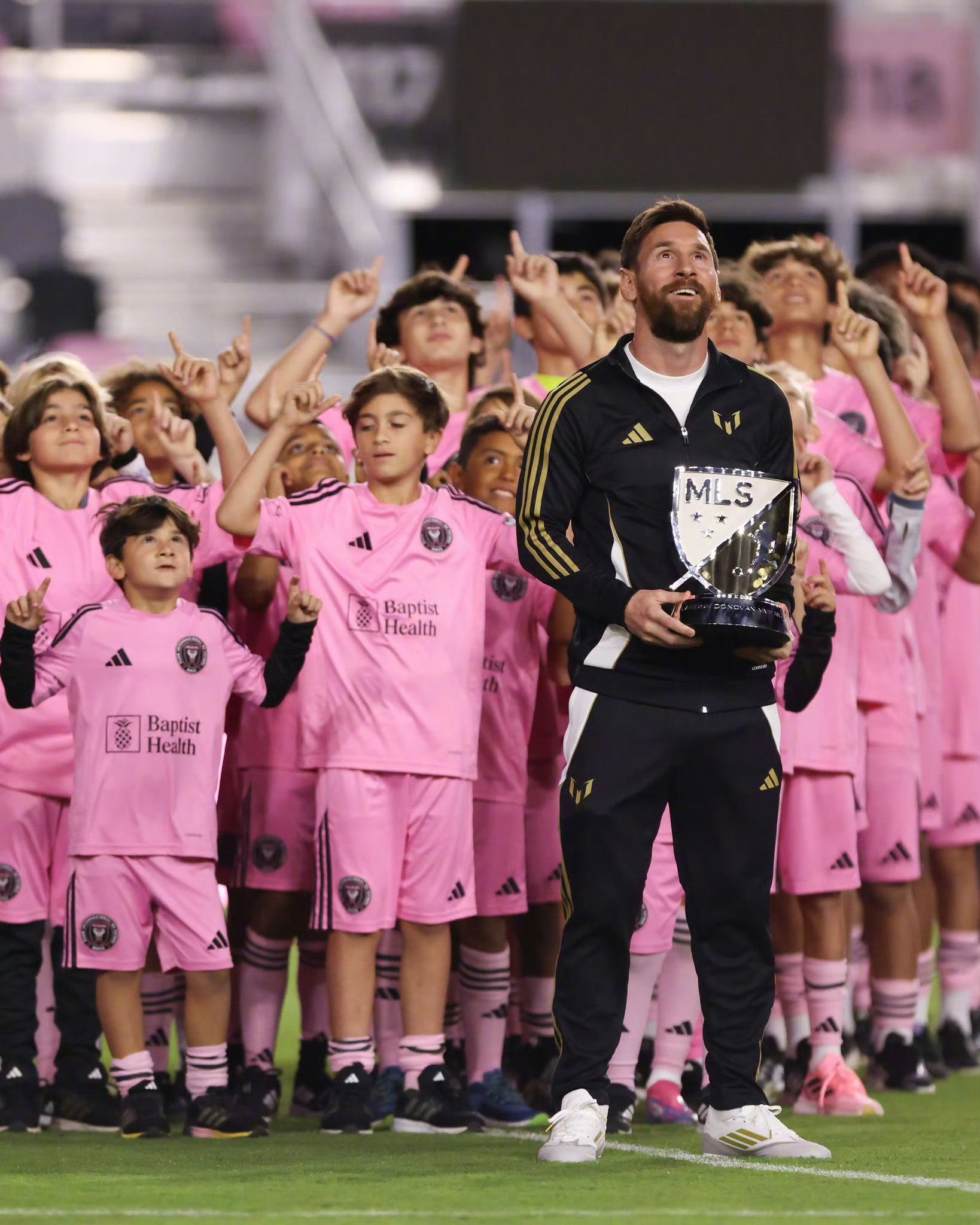 包含梅西连续五场比赛得分超过夺冠,阿森纳不断突破!全场沸腾不已的词条 包含梅西连续五场比赛得分超过夺冠,阿森纳不断突破!全场沸腾不已的词条