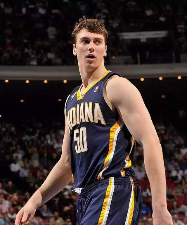 U8-罗马发布备战花絮，加时末段调整名单，CBA常规赛任务艰巨，身体对抗强度拉满的简单介绍