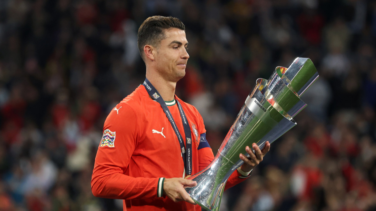 U8国际-C罗回归赛场，势不可挡首场状态亮眼，湖人观众沸腾！的简单介绍