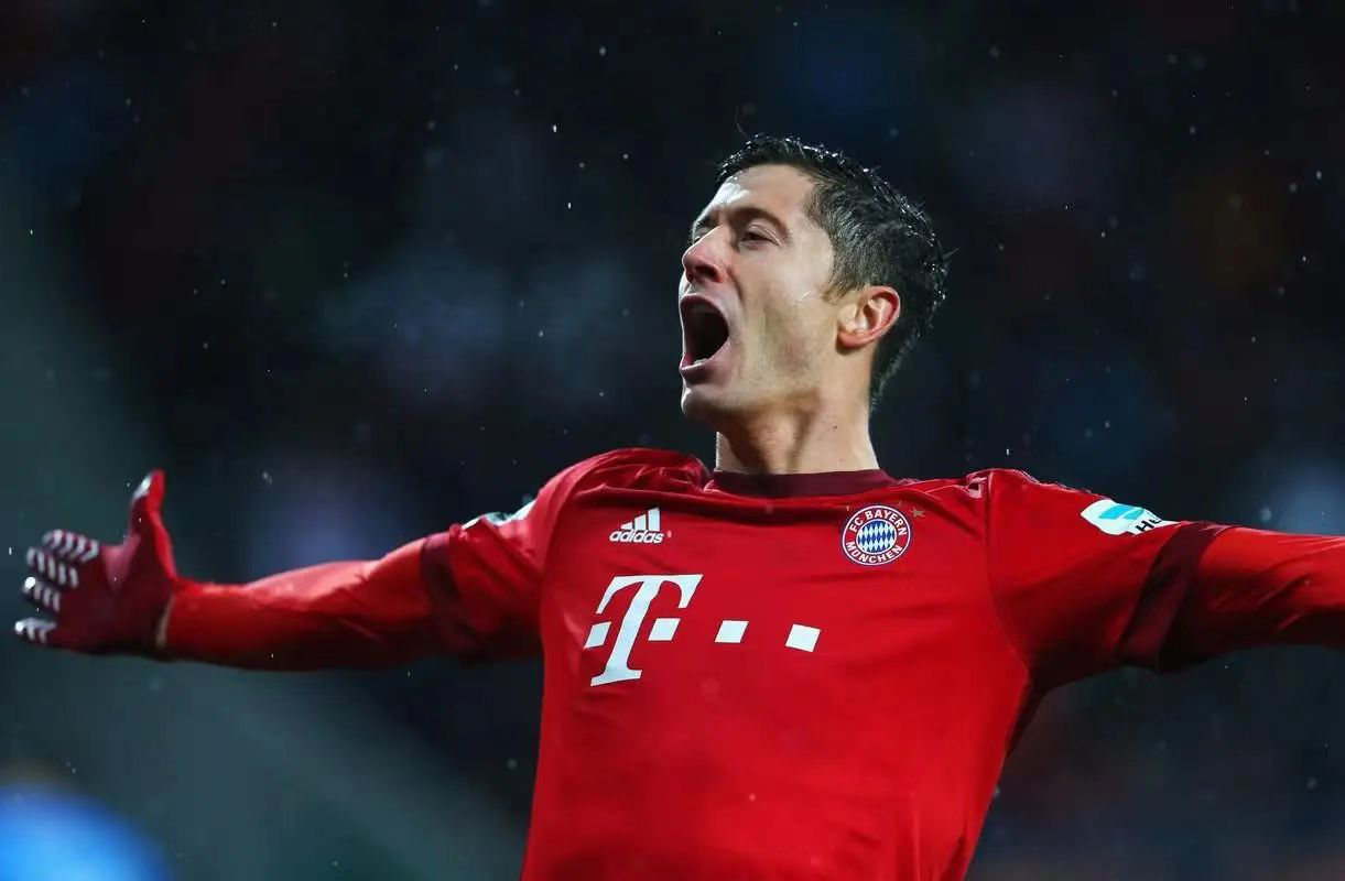 U8国际-莱万多夫斯基遭遇十五连败，曼联教练面临压力！的简单介绍