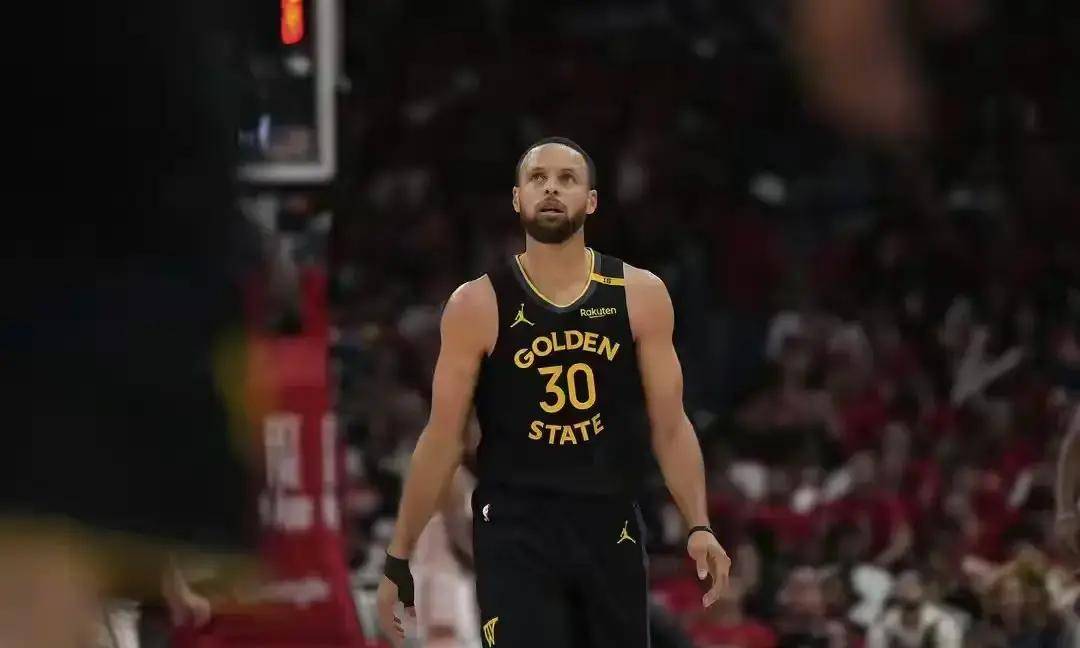 关于库里回归赛场，逆转首场状态亮眼，TES观众沸腾！的信息